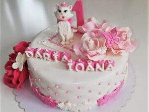 Tort "Marie cu trandafiri"