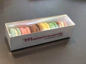 Cutie cu 6 Macarons