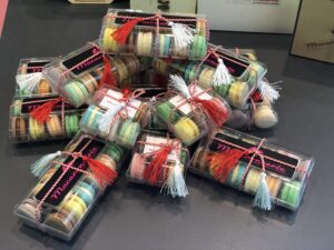 Cutie cu 12 Macarons editie Martie