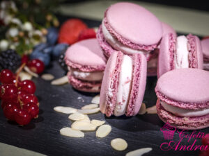 Macarons cu fructe de padure