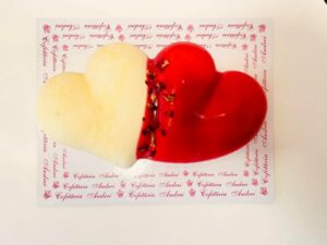 Tort Valentine's inima de fructe de padure
