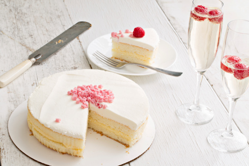 pachet tort, prajituri si sampanie brasov